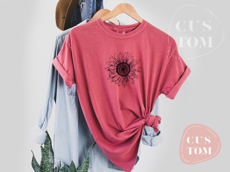 Camiseta Comfort Colors, camiseta con girasol, camisa con girasol, camiseta Comfort Colors, regalo para ella, camiseta floral minimalista, camiseta unisex con girasol Crimson