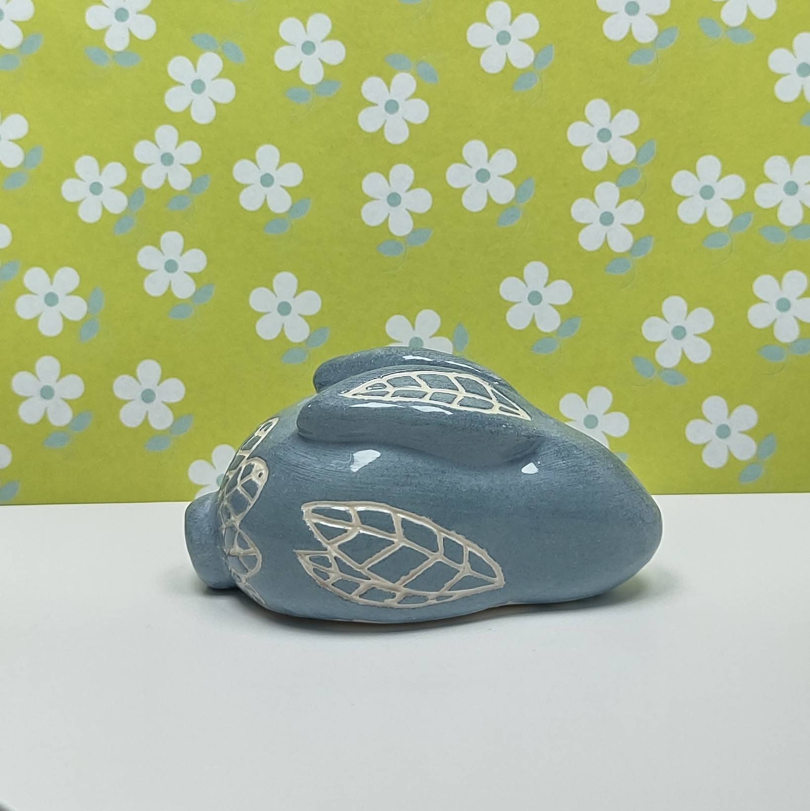 Petit Lapin de Pâques en Faïence 6 cm - Bleu