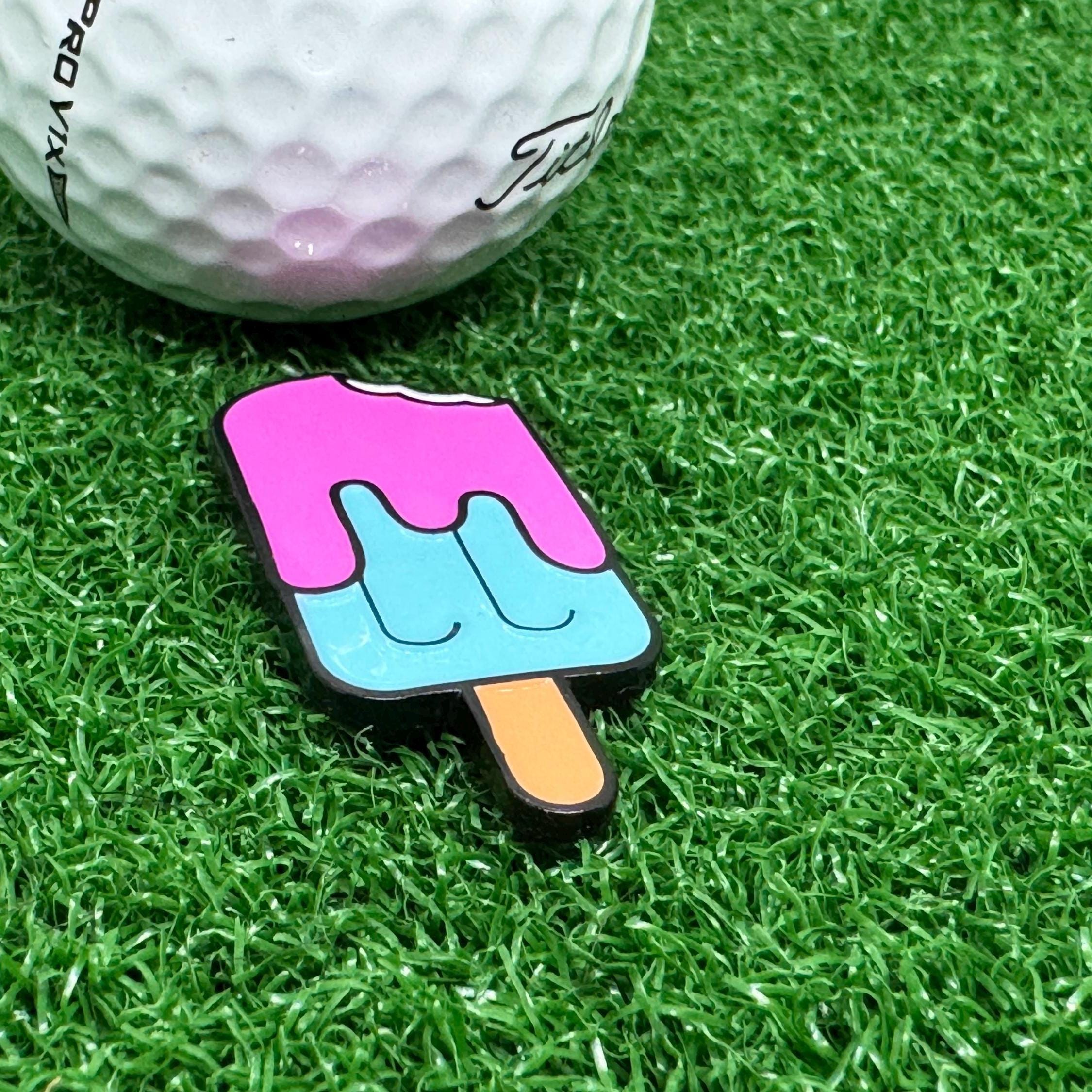 ピンクとグリーンのアイスキャンディー型ゴルフボールマーカー
