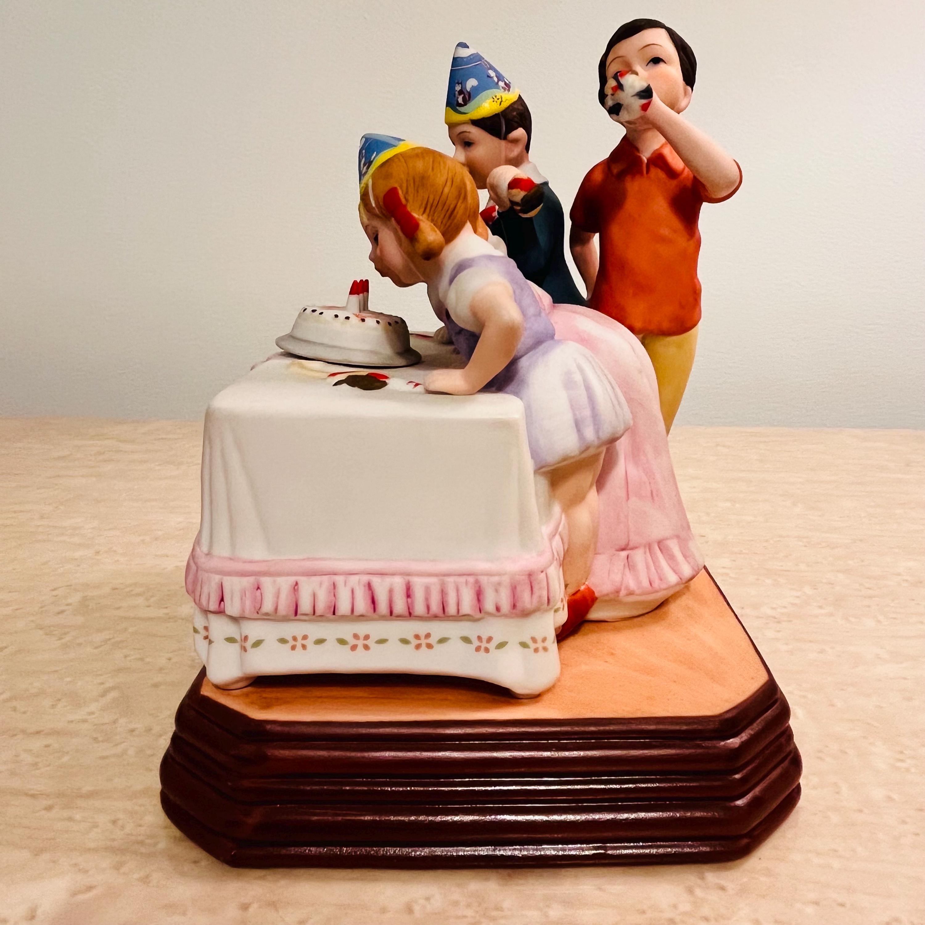 1980　Norman Rockwell ロックウェル 誕生日パーティー Musical Porcelain Figurine 'the Birthday Party' by Norman Rockwell