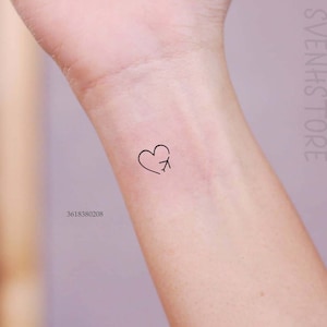 Reisende Herz temporäres Tattoo | Mini Flugzeug Herz Tattoo | Benutzerdefinierte Name Paar Tattoo | Pfotenabdruck Herz Tattoo | Kleines Tattoo