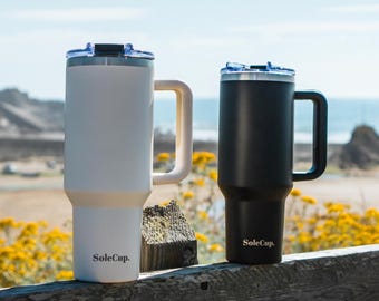 SoleCup 40 Unzen Becher mit Griff, auslaufsicherem Deckel und zwei Strohhalmen, 24 Stunden kalt, 8 Stunden heiß, vakuumisolierter Edelstahl-Reisebecher