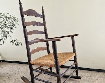 Sedia a dondolo antica in rovere con schienale a pioli: poltrona