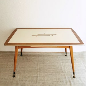 MCM Wood Coffee Table Extendable Formica Surface, 60s 70s Space Age Design Beige Table Rockabilly Era.  Kaffetisch/Schreibtisch 60er