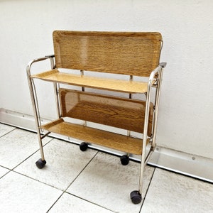 Vintage Duitse serveerwagen van Gerlinol, jaren '60 '70 barwagen in houtbruin, klaptafel in landelijke stijl op wielen