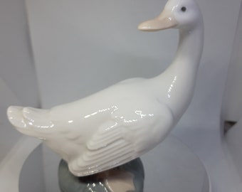 Amazing vintage porcelain figurine of a cute goose Lladro Spain