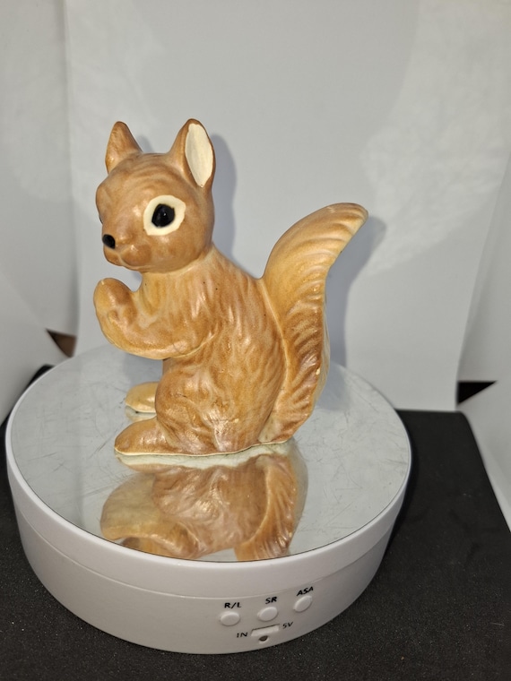 かわいいリスのヴィンテージ陶器の置物 - 日本