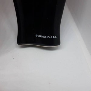 Saleros y pimenteros vintage de cerveza Guinness. Porcelana. imagen 4