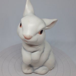 Very cute vtg white bunny figurine Goebel Germany