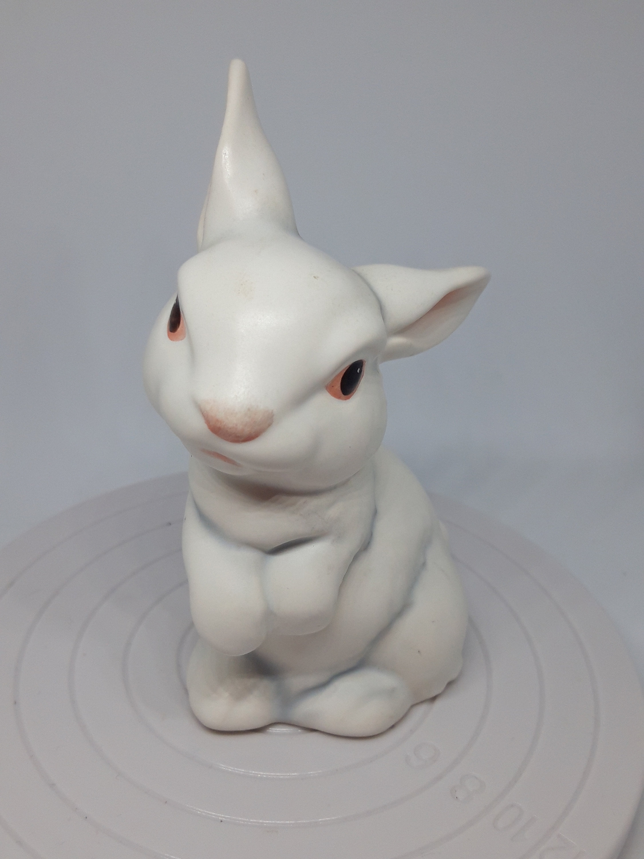 Very cute vtg white bunny figurine Goebel Germany