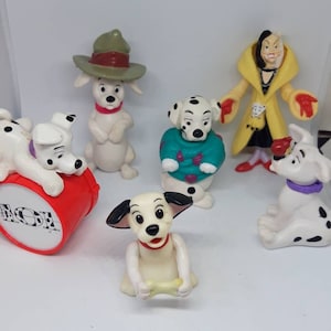 collection of vintage  Disney&#39;s 101 Dalmatians from Disney: 5 doggies plus Cruella de Vill.