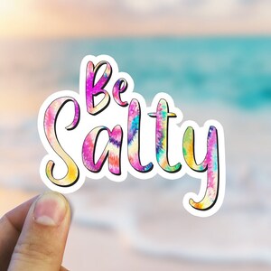 Adesivo colorato Be Salty, decalcomania con scritta estetica Tie Dye, adesivo per laptop da spiaggia, decalcomania in vinile per bottiglia d'acqua Hydro Flask impermeabile
