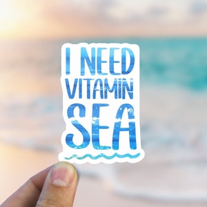 Ik heb vitamine zee sticker nodig, grappig zomercitaat vinyl sticker, sticker strand beker, waterdichte sticker voor laptop hydrofles waterfles auto