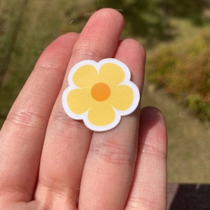 Sticker mini gele bloem, schattige waterdichte vinyl sticker voor laptop telefoon planner dagboek waterfles venster hydroflask, sticker kleine bloem