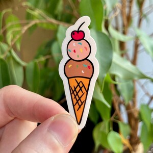 Piccolo adesivo per gelato da 2", simpatico mini adesivo in vinile per gelato, piccolo adesivo per laptop con cibo estivo, regalo con decalcomania impermeabile per telefono con bottiglia d'acqua