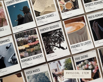 Puede incluir: Una colección de tarjetas de club de lectura imprimibles con varios géneros de novelas románticas, incluyendo romance de vaqueros, lectores de fantasía, amigos que se convierten en amantes y romance de la mafia. Cada tarjeta tiene una imagen única y el nombre del club de lectura y el género.