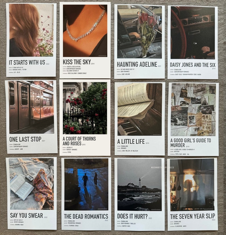 Pu&ograve; includere: Un collage di 10 copertine di libri con design minimalisti che presentano una variet&agrave; di immagini, tra cui un vagone della metropolitana, un pianoforte, un faro e una donna con una collana. I titoli dei libri sono elencati sotto ogni immagine, tra cui "It Starts With Us", "Kiss the Sky", "Haunting Adeline", "Daisy Jones and the Six", "One Last Stop", "A Court of Thorns and Roses", "A Little Life", "A Good Girl's Guide to Murder", "Say You Swear", "The Dead Romantics", "Does It Hurt?" e "The Seven Year Slip".