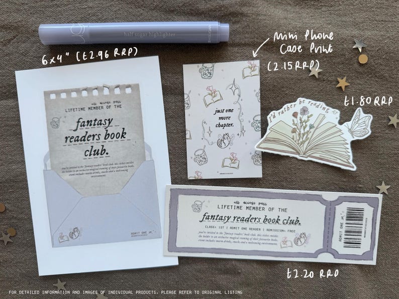 Op de afbeelding: Een set met printbare digitale downloads voor fantasy-boekliefhebbers. De set bevat een printbare afbeelding van 15,24 x 10,16 cm, een print voor een mini-telefoonhoesje, een sticker en een bladwijzer. De ontwerpen tonen een boek met bloemen, een boek met de tekst "nog maar &eacute;&eacute;n hoofdstuk" en een boek met de tekst "Ik zou liever lezen".