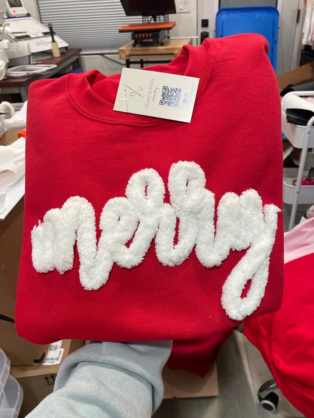 Azura Exchange Embroidered Pullover Sweatshirt with Merry Christmas Truck Pattern - L