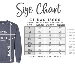 Op de afbeelding: Maattabel voor een Gildan 18000 unisex zwaargewicht blend sweatshirt. De tabel toont de afmetingen in inches voor breedte, borst en lengte voor maten S tot en met 5XL. De tabel bevat ook details over het sweatshirt, zoals de stofsamenstelling en kenmerken.