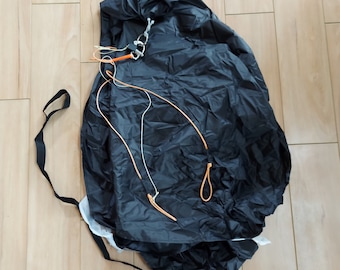 Paragliding drogue chute with quick release tow bridle