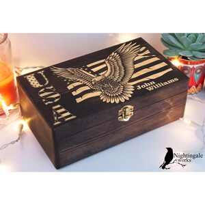 Personalisierte gravierte USA Flagge Box, USA Eagle Box, individuelles Unabhängigkeitstag Geschenk, 4. Juli Geschenk, Erinnerungsbox, Geschenk für einen Soldaten