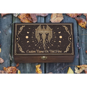 Boîte à oiseaux Phoenix gravée personnalisée, stockage de cristal, boîte de pierres précieuses magiques, boîte en bois gravé, art des phases de lune, cadeau ésotérique, lune céleste