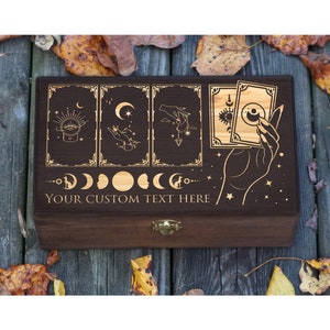 Personalisierte gravierte Tarot-Karten-Box, Stash-Box, Kristall-Box, Stash-Box, Kristall-Aufbewahrung, Hexen-Geschenk, Magic Gems Box, Kristall-Organizer-Box