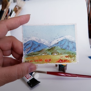 Original kleine Aquarell Malerei CASKADE BERGE Miniatur Gemälde,ACEO original Karte 3,5x2,5 Zoll Mini Puppenhaus Kunstwerk von Ira Gorky
