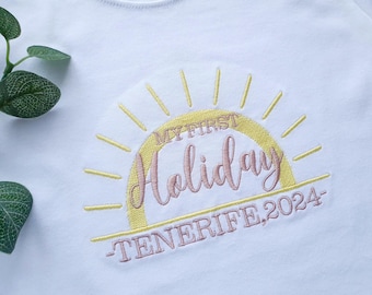 Gepersonaliseerde romper of T-shirt voor de eerste kerstdag: geborduurde aandenken