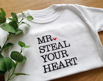 Mr Steal Your Heart Valentijnsoutfit baby – gepersonaliseerde valentijnsromper, boxer of sweatshirt – valentijnscadeau baby