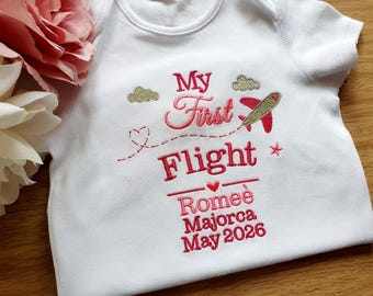 Gepersonaliseerde My First Flight-babyromper, aangepaste vakantie-babyoutfit, luchthavenreisoutfit, geborduurde babygroei, vliegen met baby