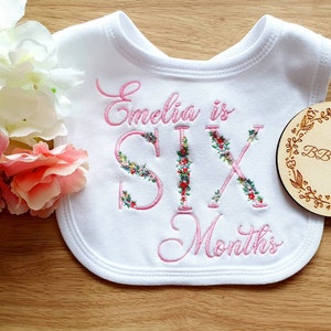 Personalised 1st birthday bib, Embroidered Baby Bib, Floral Letter bib, Cake smash zdjęcie 7