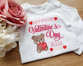 My First Valentine's Day-outfit – gepersonaliseerde valentijnsromper, slabbetje of sweater – valentijnscadeau