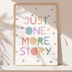 Just One More Story Druck, Buchecke, Leseecke, Mädchen-Kinderzimmer-Druck, Lass uns lesen, Leseecke, Mädchen-Schlafzimmer-Dekor, Leseschild