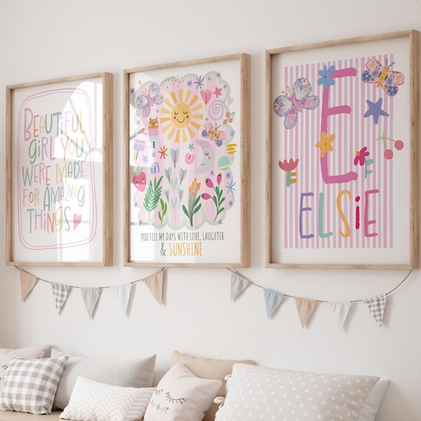 Puede incluir: Tres impresiones artísticas enmarcadas con citas inspiradoras e ilustraciones coloridas. Una impresión dice "BEAUTIFUL GIRL YOU WERE MADE FOR AMAZING THINGS." Otra dice "YOU FILL MY DAYS WITH LOVE, LAUGHTER & SUNSHINE." La tercera impresión presenta el nombre "ELSIE".