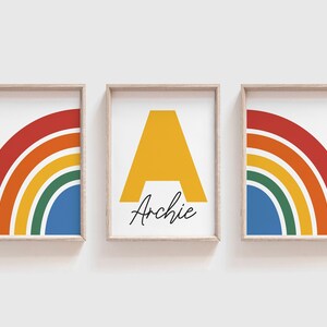 Juego de 3 impresiones de arcoíris para guardería, impresión inicial, impresión de nombre, dormitorio de niños, dormitorio de niñas, arte de pared para niños, decoración de sala de juegos, habitación infantil colorida