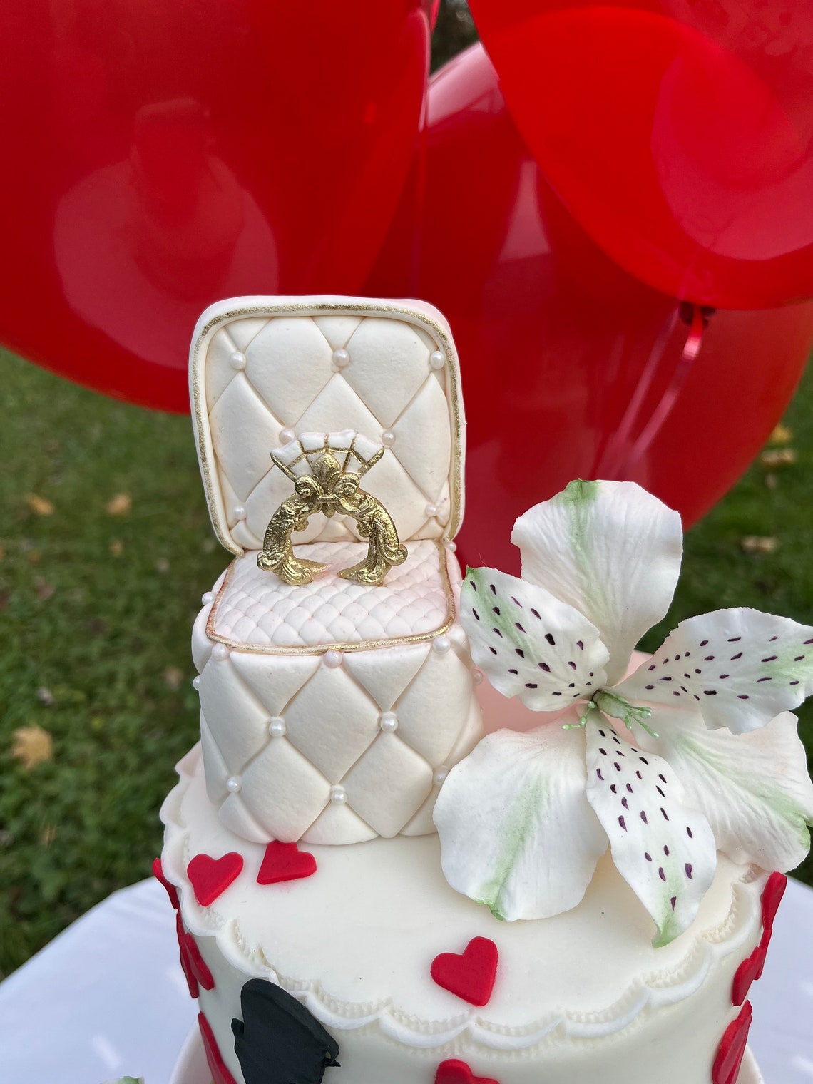 Edible Ring Edible Engagement Ring in Ring Box and Silhouette Couple - Etsy