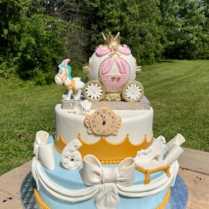 Beautiful Edible Fondant Princess Carriage with Horses