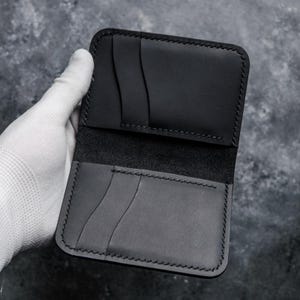 Cartera Khaos - Edición Negra / Cartera plegable de cuero hecha a mano con cuero italiano de primera calidad / Fabricada en Ro