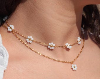 Daisy White or Red Flower Neklace, Daisy Necklace, Flower Choker, Flower Chain,Dainty Flower Necklace, The summer i turned pretty