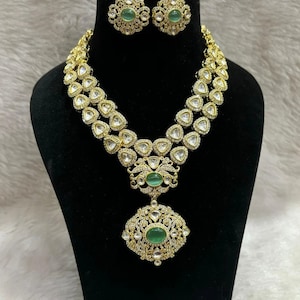 Kundan Choker Necklace Set: Emerald Indian Jewelry