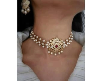 Op Sabyasachi geïnspireerde chokerset met gouden afwerking: parels en Amerikaanse diamant