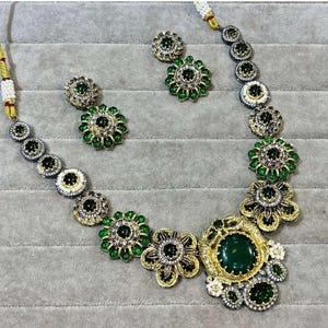 Sabyasachi jewelry/Sabyasachi choker/Navratana Neckless set/bollywood jewelry/Indian choker Artificial jewellery Royal Sabyasachi Neckless