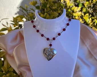 beaded heart locket <3