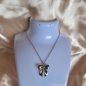 bow charm necklace &lt;3