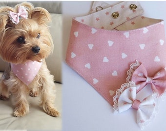 Bandana para perro, pañuelo para mascota, conjunto bandana y lazo rosa con corazones, lazo para perrita, pañuelo corazones.