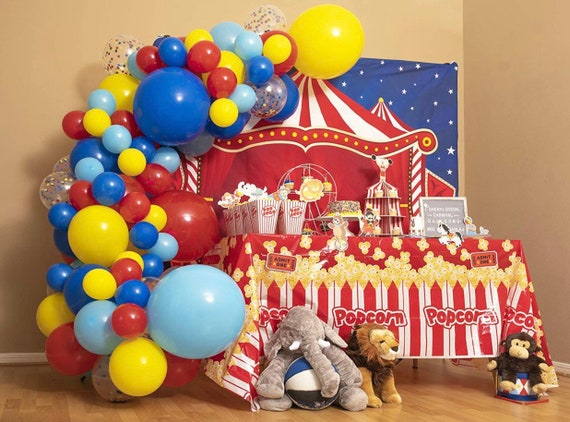 Lot de 125 guirlandes de ballons rouges pour carnaval cirque (ballons bleus et jaunes, arc-en-ciel, confettis multicolores et accessoires de ballons en film d'étoile) pour fête d'anniversaire