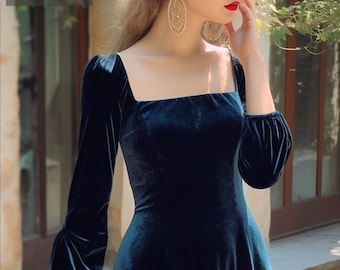 Chic Midi Velvet Dress With Puff Sleeves and Square Neckline