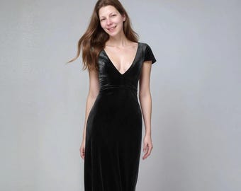 Vestido largo de terciopelo negro con escote en V: elegante vestido de noche con mangas cortas / SKU.24T17T5I